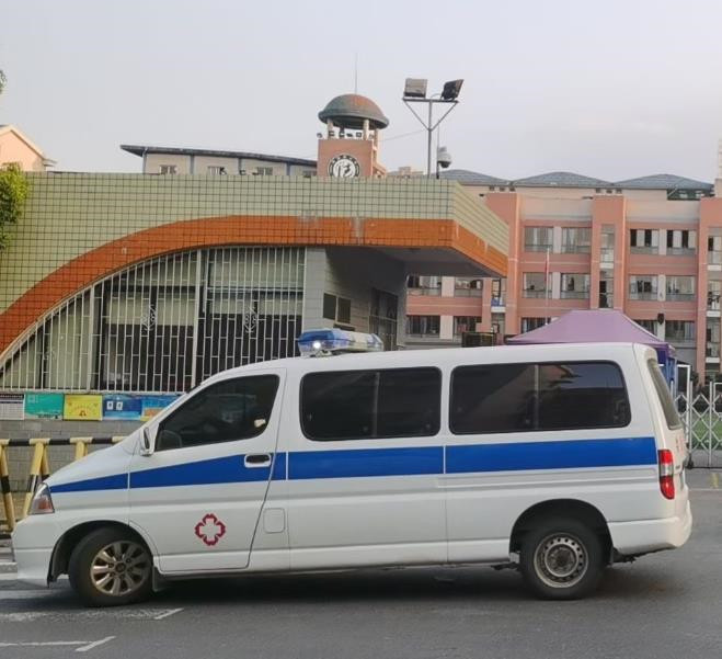 平顺救护车出租护送骨折病人一公里多少钱